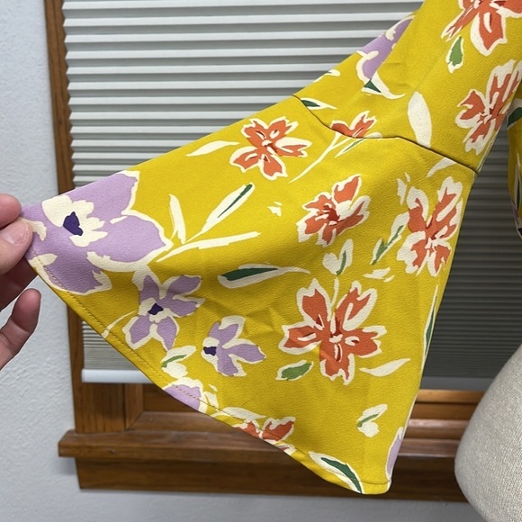 BCBGeneration Yellow Floral 3/4 Bell Sleeve Off The Shoulder Crop Top - Picture 3 of 7